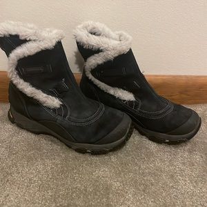 Merrell insulated winter boot.  Black suede. Excellent condition.